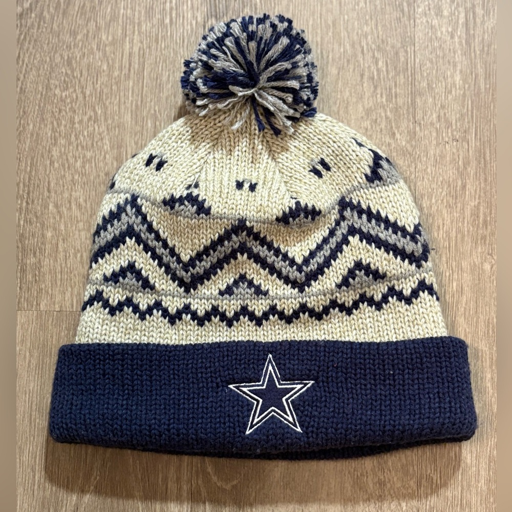 Woman’s ‘47 Brand Dallas Cowboys Elsa Cuffed W/ Pom